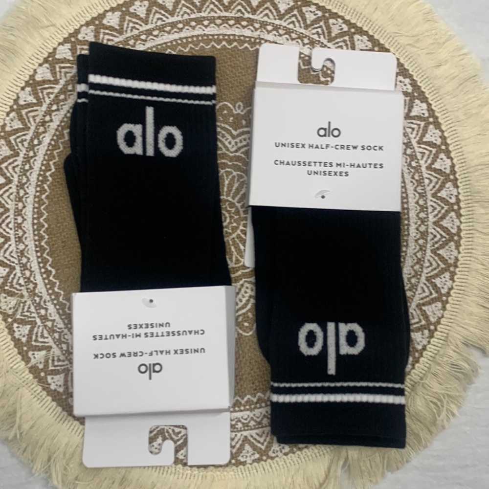 Alo Yoga Unisex Throwback Sock | Retro Stripe Socks | 2 Packs